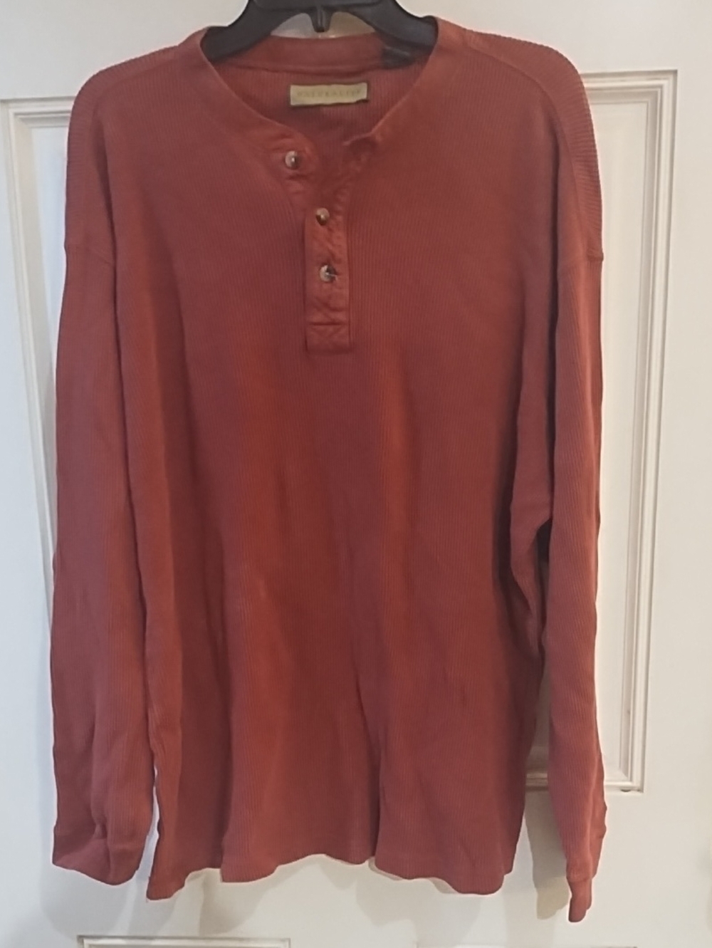 NATURAL LIFE Men's Long-Sleeve Henley in Rust Red